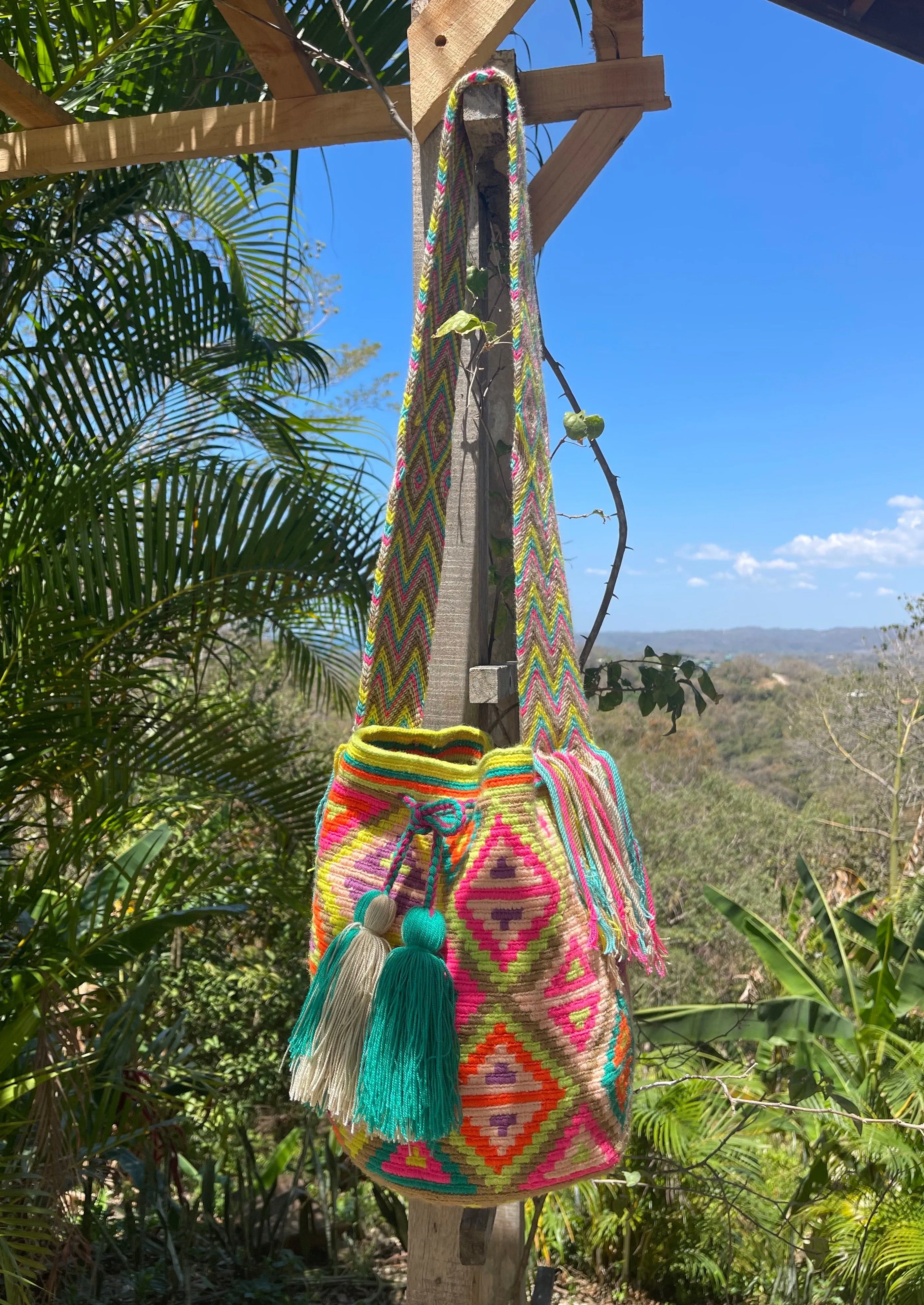 Diamond Geometric Designs on Beige Mochila