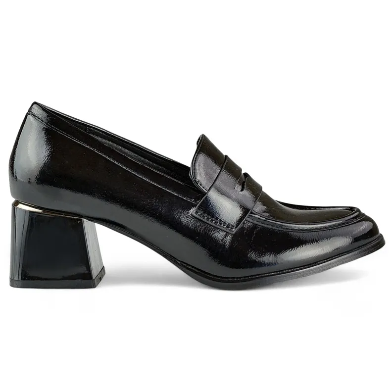 Patent leather black low shoes with comfortable heels elegant beige pumps