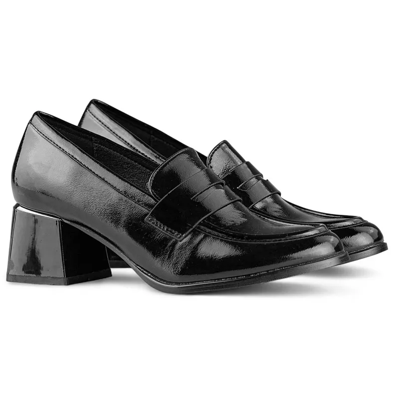 Patent leather black low shoes with comfortable heels elegant beige pumps