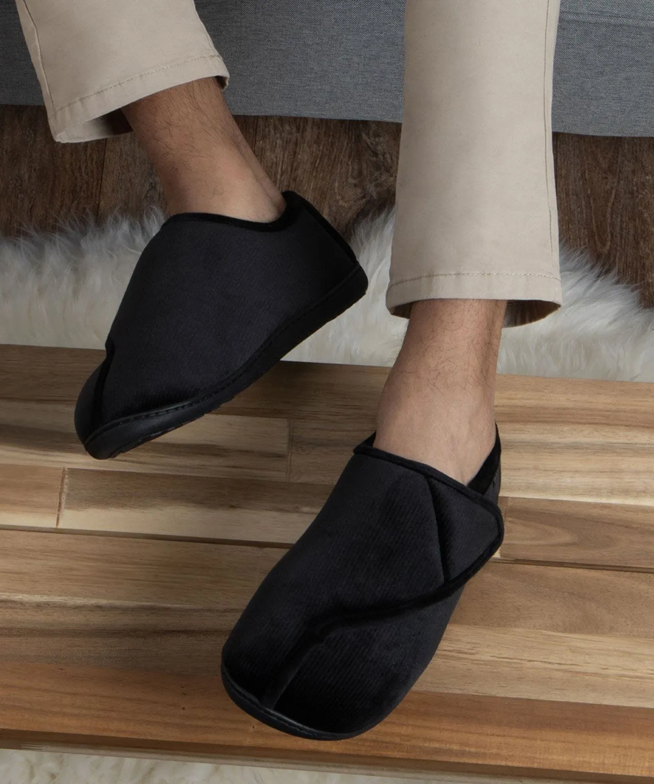 Totes Isotoner Mens Velcro opening Slipper